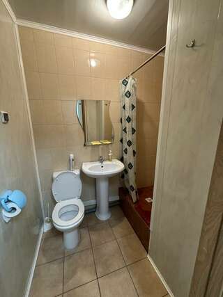 Гостиница Центральный Петрозаводск Спальное место на двухъярусной кровати в общем номере для мужчин и женщин-3