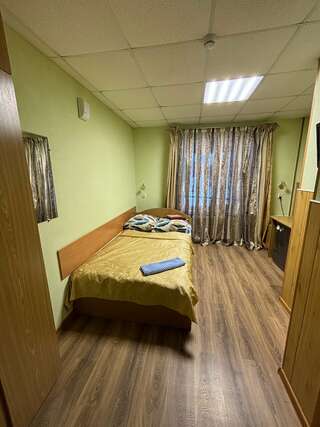 Гостиница Центральный Петрозаводск Одноместный номер с душем-1