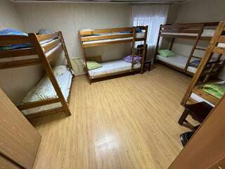 Гостиница Центральный Петрозаводск Спальное место на двухъярусной кровати в общем номере для мужчин и женщин-1